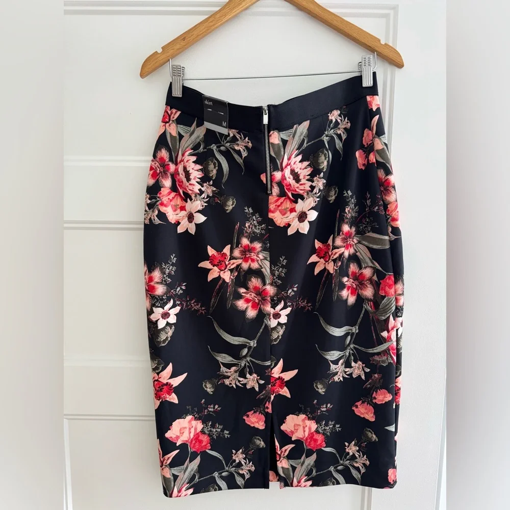 Alfani Women’s Pencil Skirt – Black with Elegant Floral Print.  NWOT - Picture 2 of 9